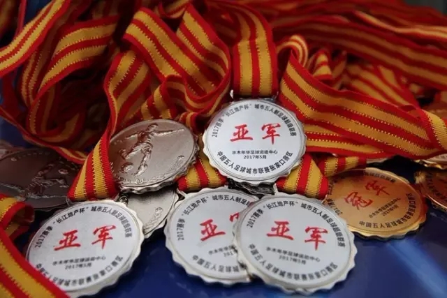 记者：最后时刻没有用哈珀 这对于马刺来说一定是败笔
